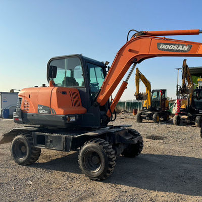 48KW Kullanılmış DOOSAN Kazı Makinesi Doosan DX60W Hidrolik Çamurlu Kazı Makinesi 5550 kg