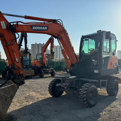 48KW Kullanılmış DOOSAN Kazı Makinesi Doosan DX60W Hidrolik Çamurlu Kazı Makinesi 5550 kg