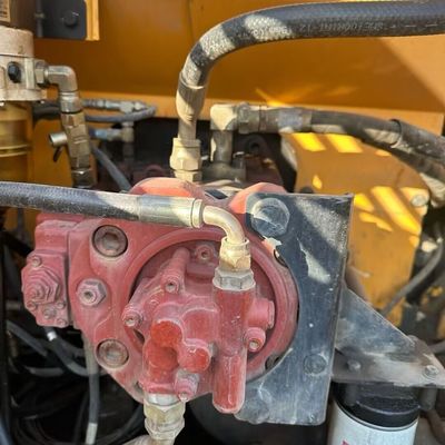Sarı Hyundai 305 Kullanılmış Ekskavator Kazıcısı 198kw 1900rpm İkinci El İnşaat Makinesi